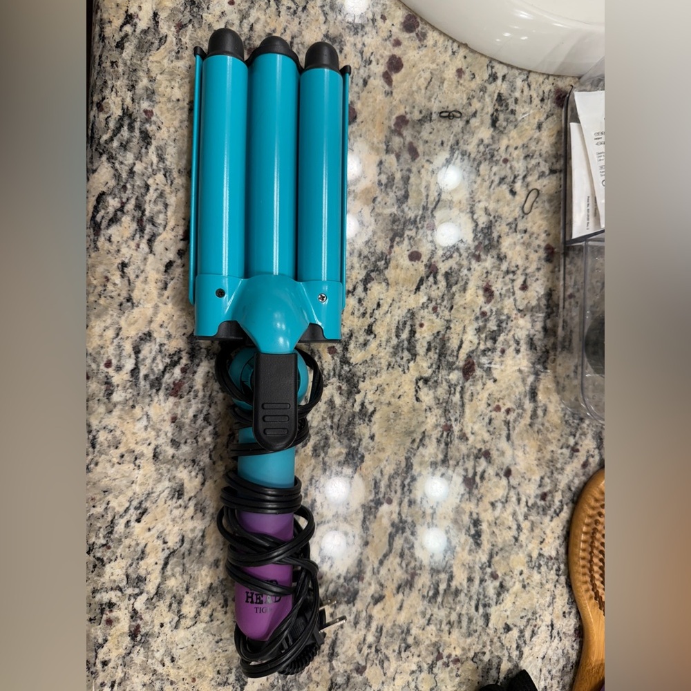 Bed Head Turquoise Hair Waver